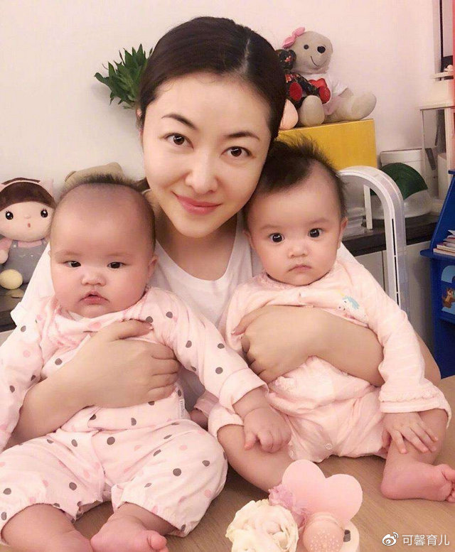 天王嫂方媛三年生俩娃如今容貌光彩照人高龄产妇比不了