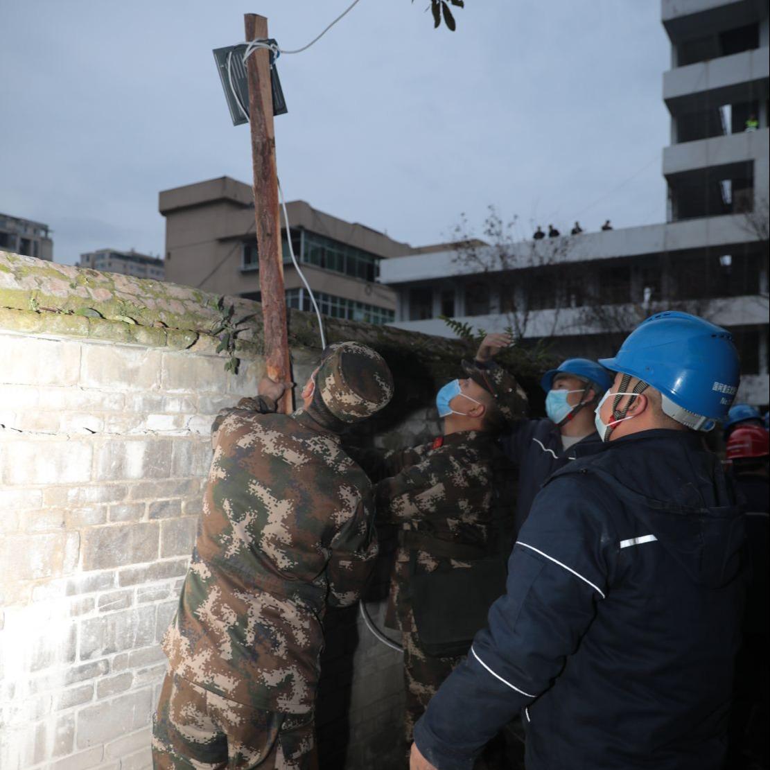 重庆武隆一食堂发生爆炸 武警官兵紧急驰援休闲区蓝鸢梦想 - Www.slyday.coM 重庆武隆一食堂发生爆炸 武警官兵紧急驰援休闲区蓝鸢梦想 - Www.slyday.coM