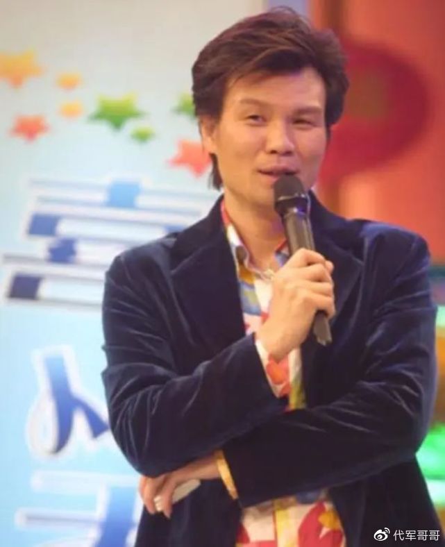他曾是红极一时的主持人,因一句话断送前途,如今58岁病魔缠身|李彬|高志伟|李黎_新浪新闻