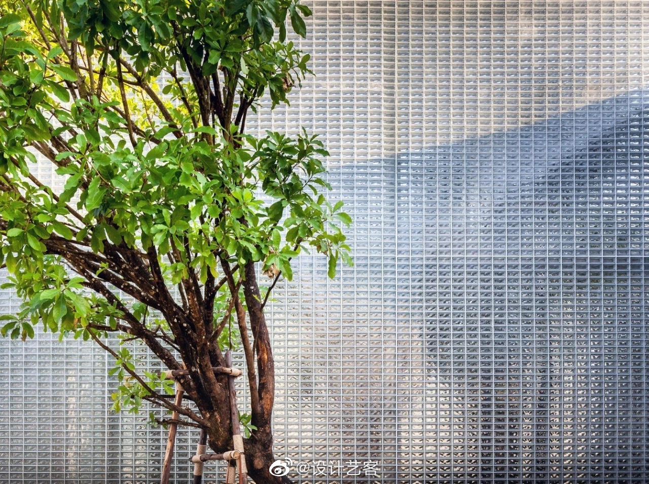 玻璃砖墙,透与不透之间