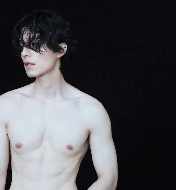 日韩撕漫男审美大pk：冷艳美少年VS荷尔蒙爆棚帅大叔休闲区蓝鸢梦想 - Www.slyday.coM