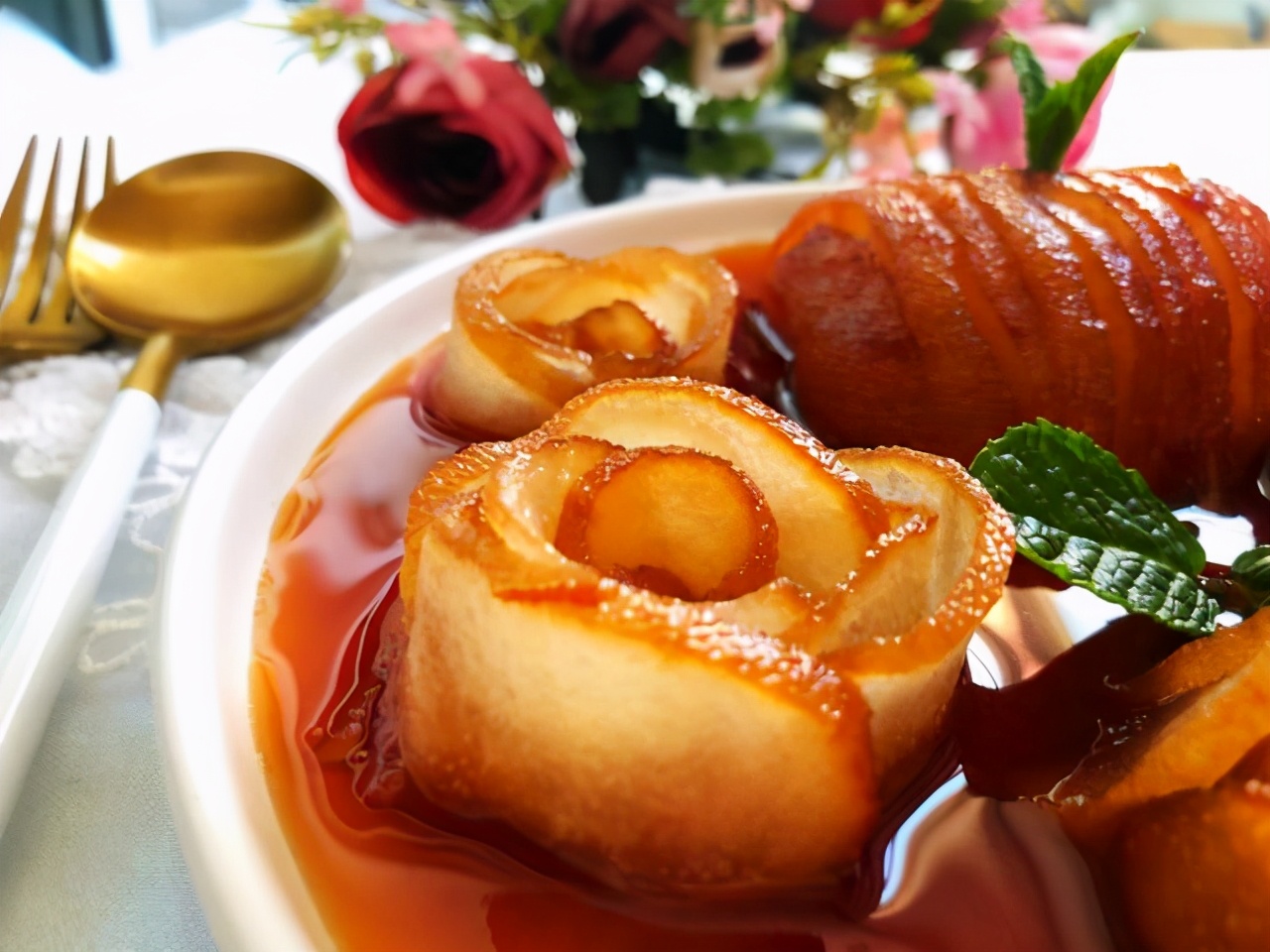 酸甜可口的红酒炖雪梨,开胃又可口,锁住家人的胃