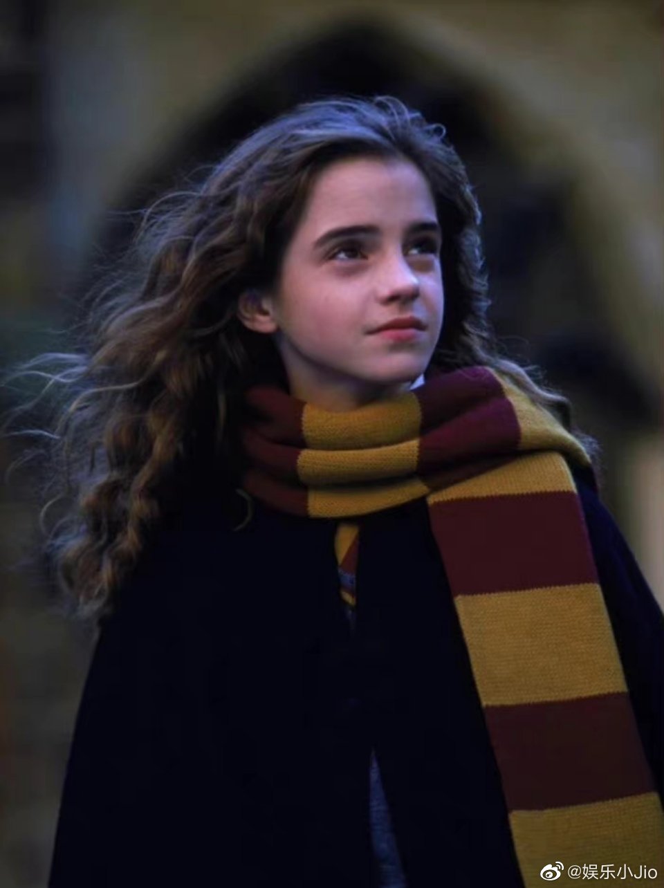 据外媒报道,艾玛沃特森考虑回归哈利波特系列电影,但前提是jk罗琳不得