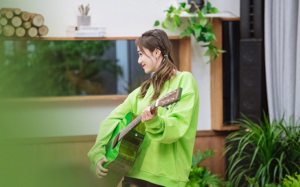 刘芸也太高调了,穿不规则短裙秀“漫画腿”,连口罩都是亮晶晶的休闲区蓝鸢梦想 - Www.slyday.coM 刘芸也太高调了,穿不规则短裙秀“漫画腿”,连口罩都是亮晶晶的休闲区蓝鸢梦想 - Www.slyday.coM