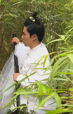 “垫底辣孩”一个月涨粉530万！美男变装？No！评论区才是喜剧！休闲区蓝鸢梦想 - Www.slyday.coM