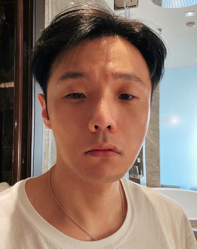 前不久,杨丞琳的演唱会上,李云浩云同框为妻子伴奏,现场一片呼声,这样