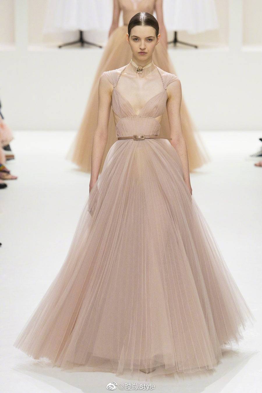 dior藕粉色系礼服,优雅贵气