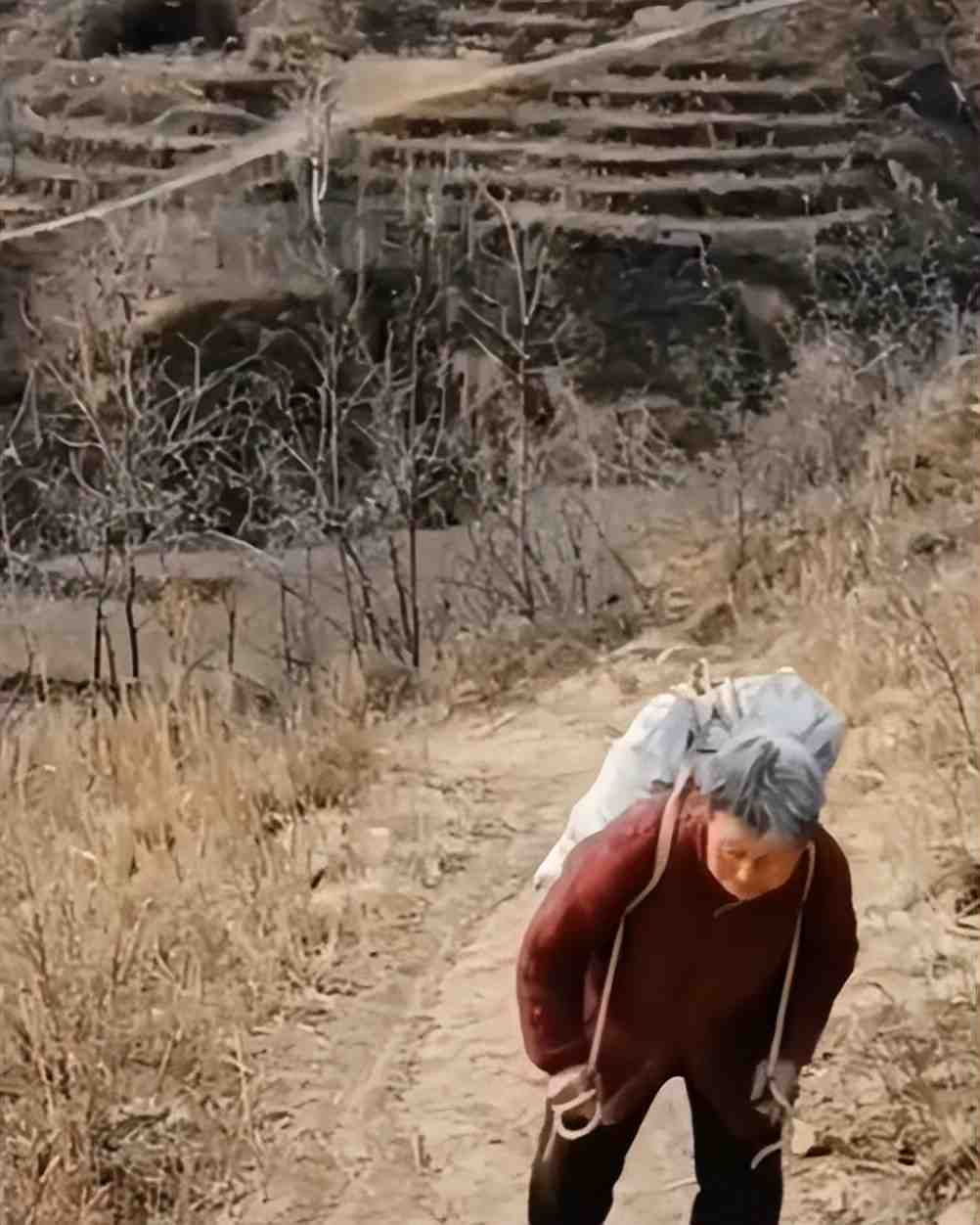 《隐入尘烟》拍得太假,故意丑化农村?真实情况让人看了更心酸休闲区蓝鸢梦想 - Www.slyday.coM 《隐入尘烟》拍得太假,故意丑化农村?真实情况让人看了更心酸休闲区蓝鸢梦想 - Www.slyday.coM