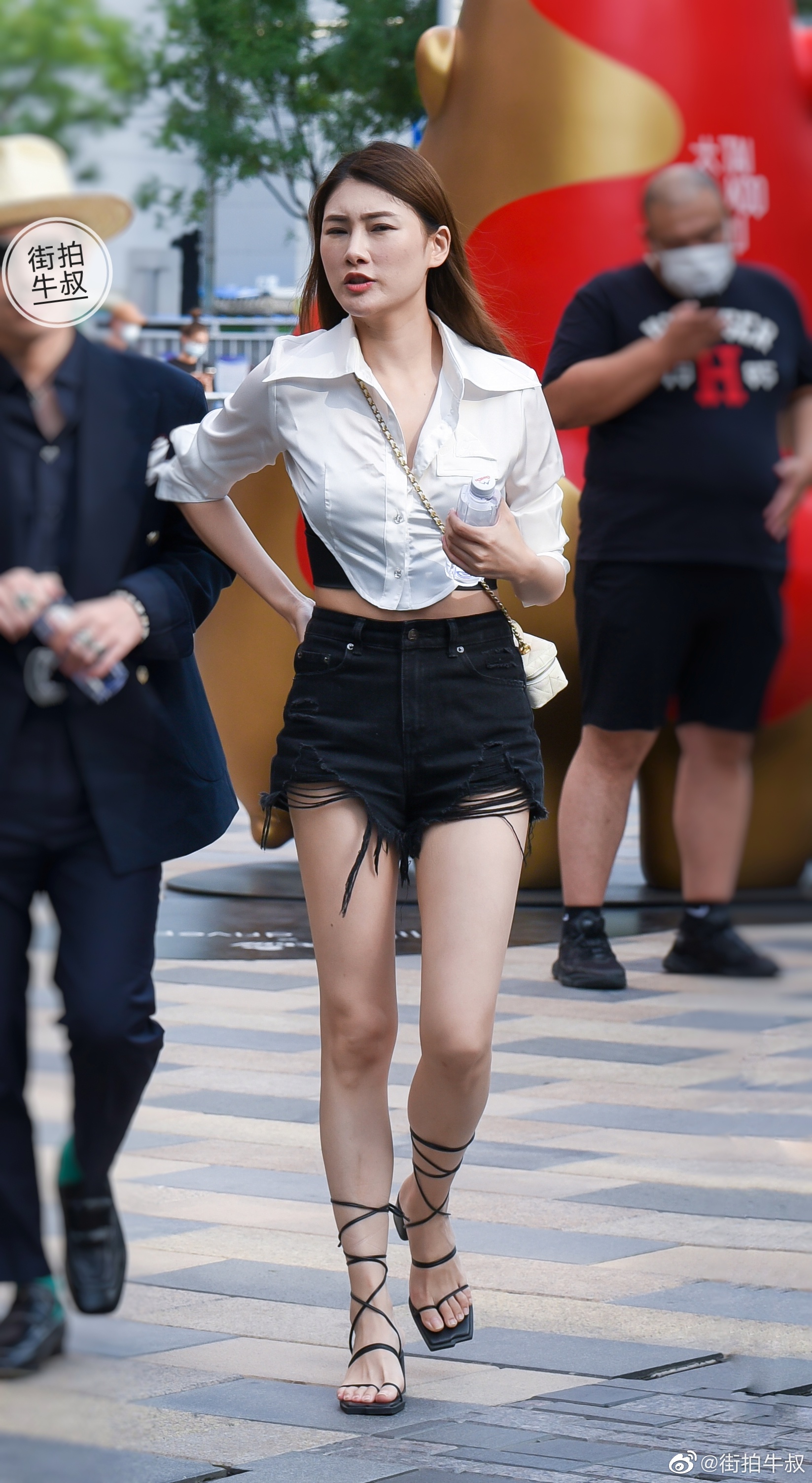 露腰衬衫配热裤