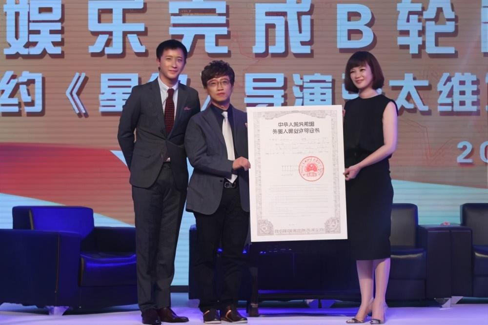 乐华大门疑似被泼红漆,门口写着"打压艺人"等标签,孟美岐躺枪