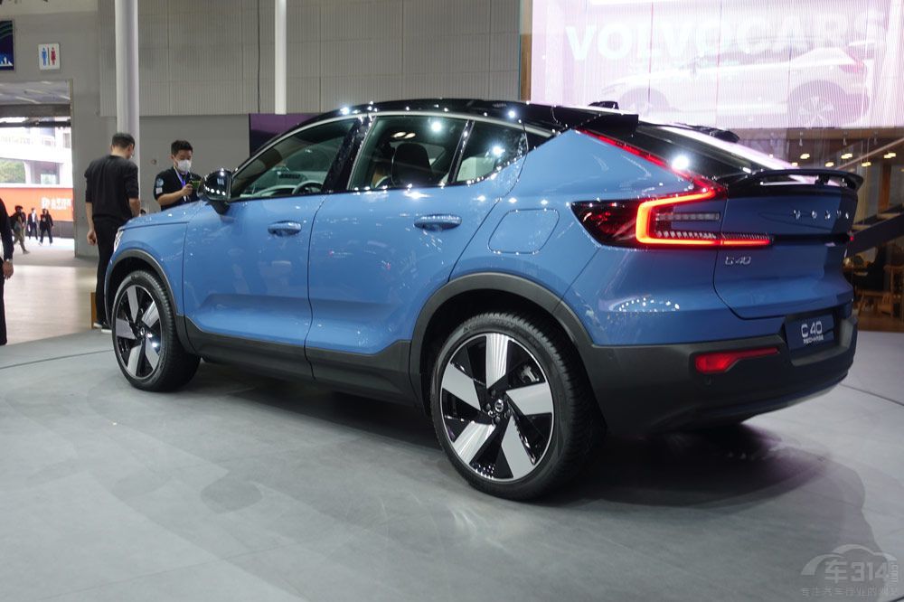 拼配置比动力，沃尔沃C40对比大众ID.4 CROZZ，谁更值得买？
