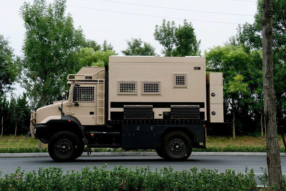 动静有致 惬享豪华 | 巨威一汽解放雪鹰越野房车 升顶空间 续航强