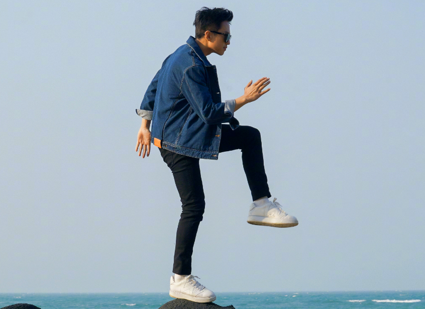 邓超更博控诉孙俪粉丝却从配图了解到超哥家庭地位太低