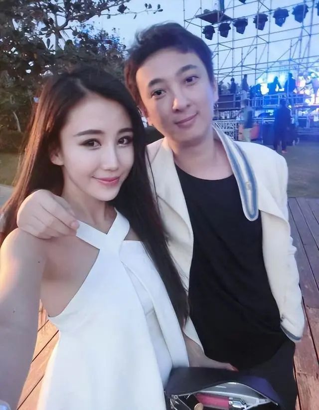 曝王思聪同时交往两任女友!