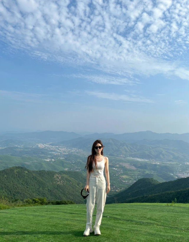 赵露思算是彻底转型成功了!从甜美到辣妹,魅力气质翻了一大番休闲区蓝鸢梦想 - Www.slyday.coM 赵露思算是彻底转型成功了!从甜美到辣妹,魅力气质翻了一大番休闲区蓝鸢梦想 - Www.slyday.coM