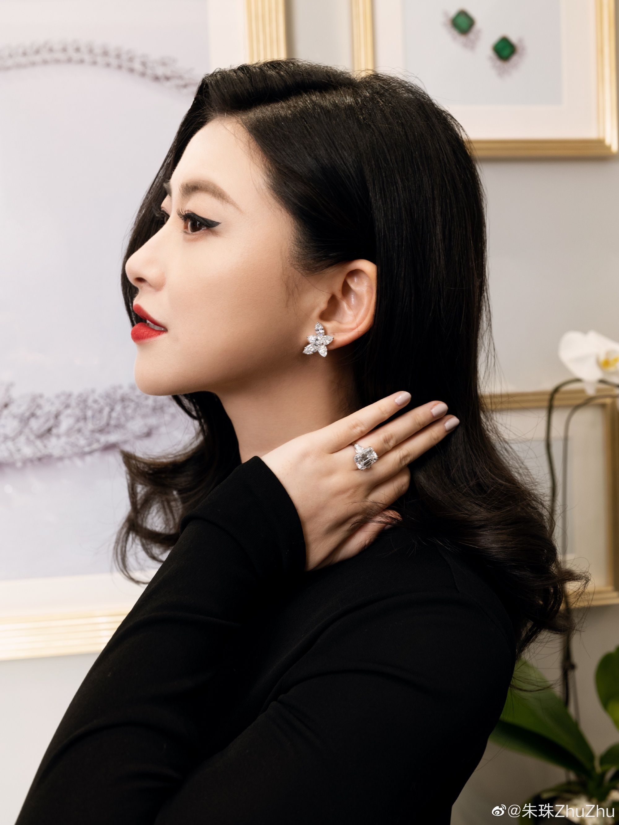 朱珠分享十年前旧照带头考古可还行不管是十年前还是现在