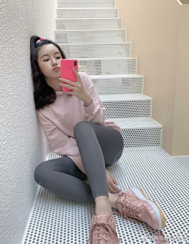 陈赫老婆张子萱二胎后晒照,皮肤细腻宛如少女一般