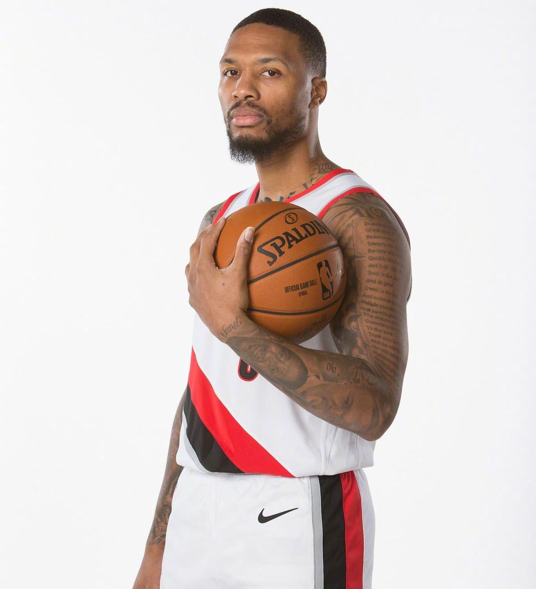 开拓者定妆照来了!期待他们新赛季的表现!