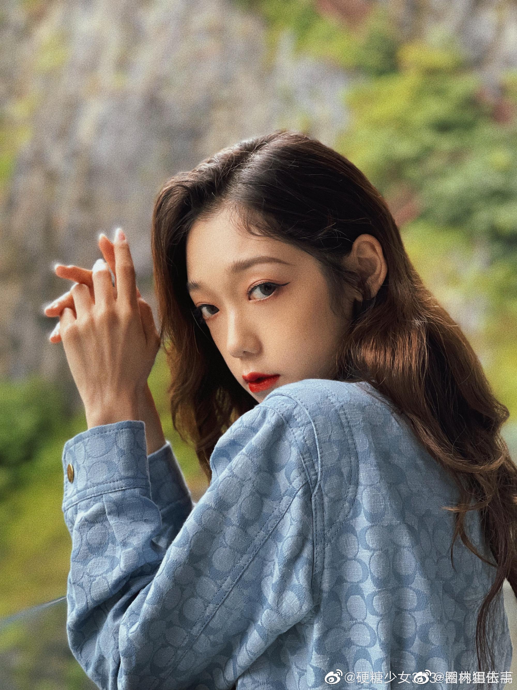 希林娜依高精致的五官,360度美女啊,侧颜好好看!__财经头条