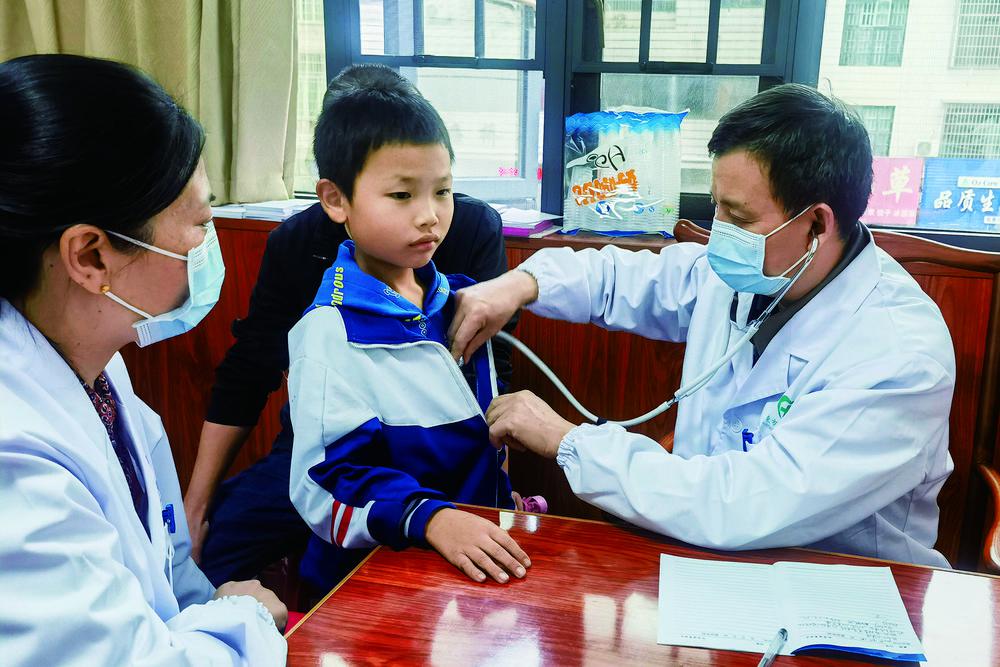 邵东市邀请30余名中医内科、儿科、肿瘤科等中医健康领域的专家为群众进行为期3天的免费问诊|中医|问诊|邵东_新浪新闻
