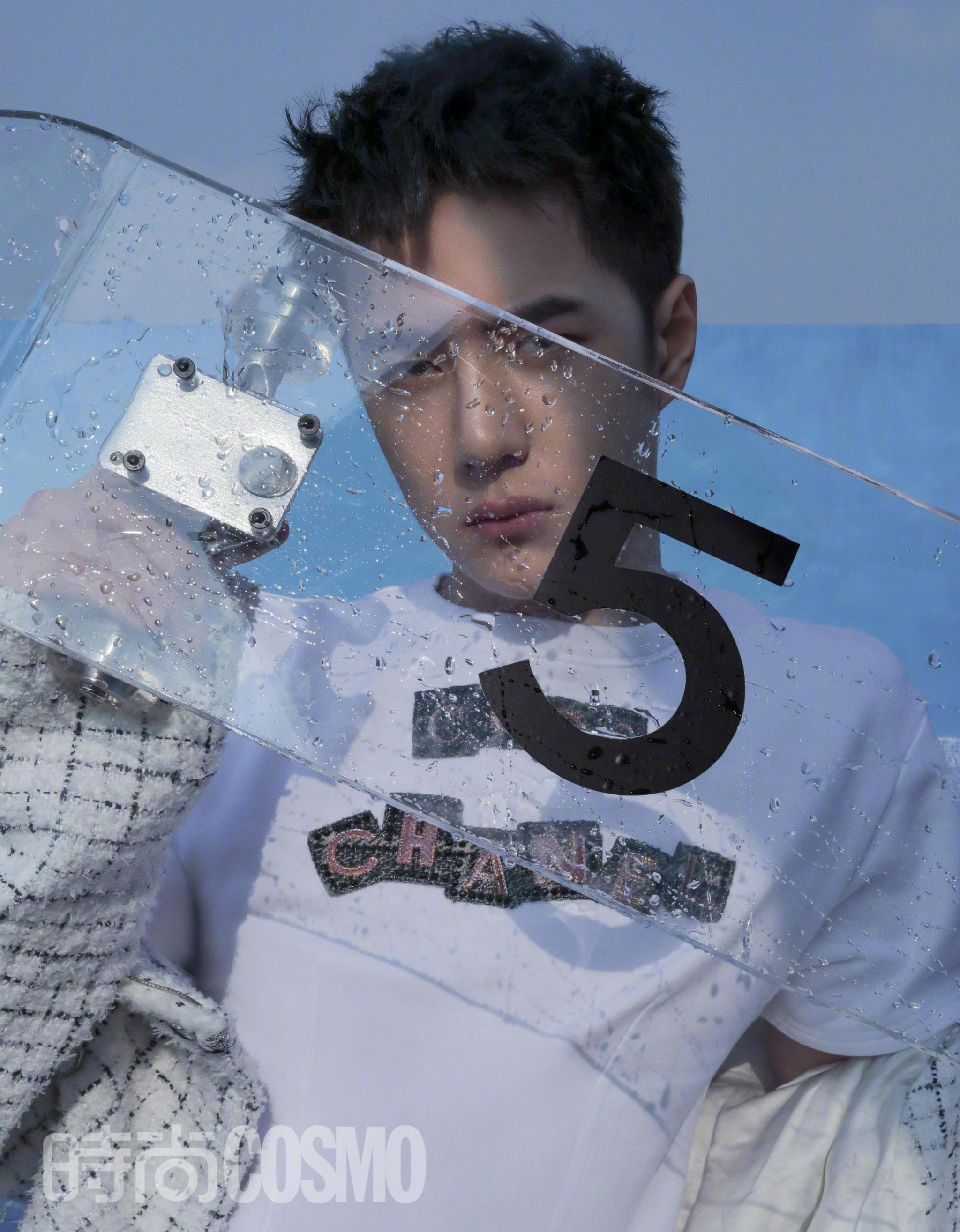 王一博时尚cosmo28周年刊,用热情坚守梦想,用恒心坚守初心