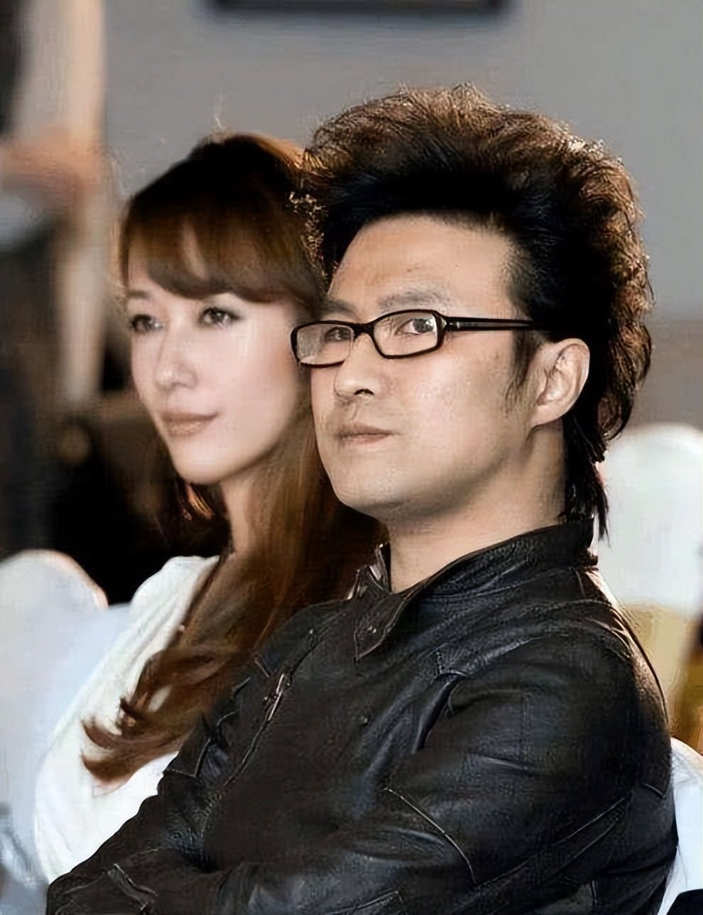 汪峰二女儿罕见曝光,和爸爸逛商场眉清目秀,3个女儿3个妈曾引热议|齐丹|汪峰|女儿_新浪新闻
