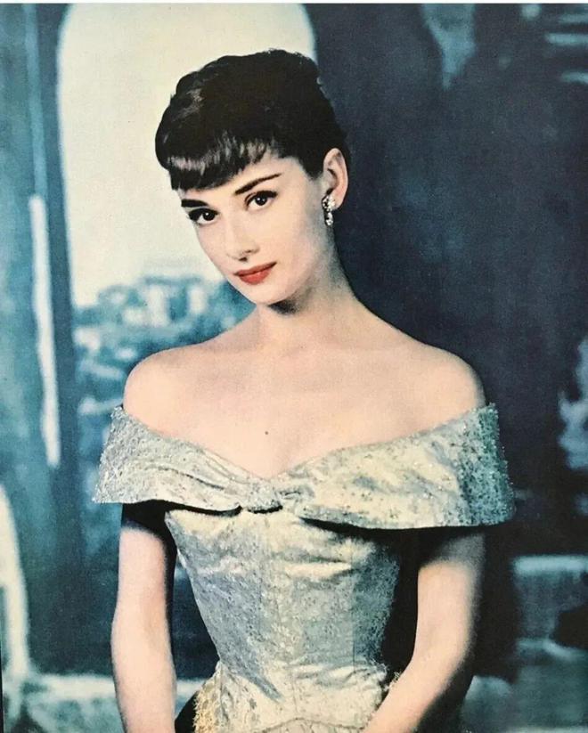 性格、“社交人设”对美女形象的影响有多大?休闲区蓝鸢梦想 - Www.slyday.coM 性格、“社交人设”对美女形象的影响有多大?休闲区蓝鸢梦想 - Www.slyday.coM