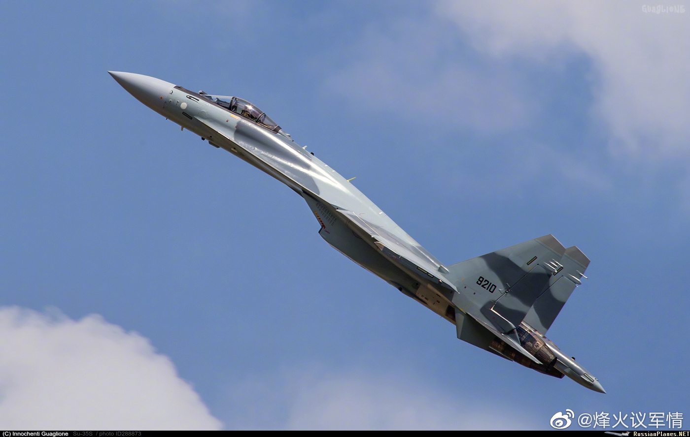 共青城飞机场停放的15架苏35战斗机