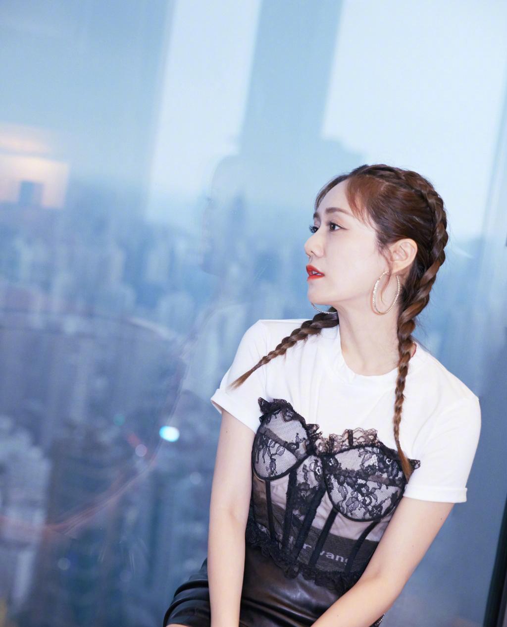 刘芸也太高调了,穿不规则短裙秀“漫画腿”,连口罩都是亮晶晶的休闲区蓝鸢梦想 - Www.slyday.coM 刘芸也太高调了,穿不规则短裙秀“漫画腿”,连口罩都是亮晶晶的休闲区蓝鸢梦想 - Www.slyday.coM