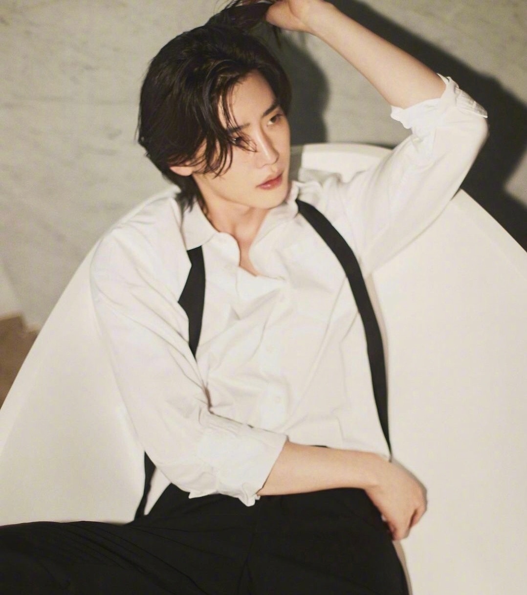 李钟硕 画册写真 长发好爱!_高清图集_新浪网