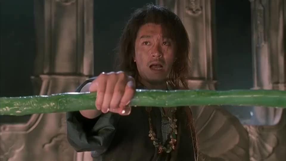 星爷把打狗棒打断了立马灵机一动骗过众人还当上了帮主