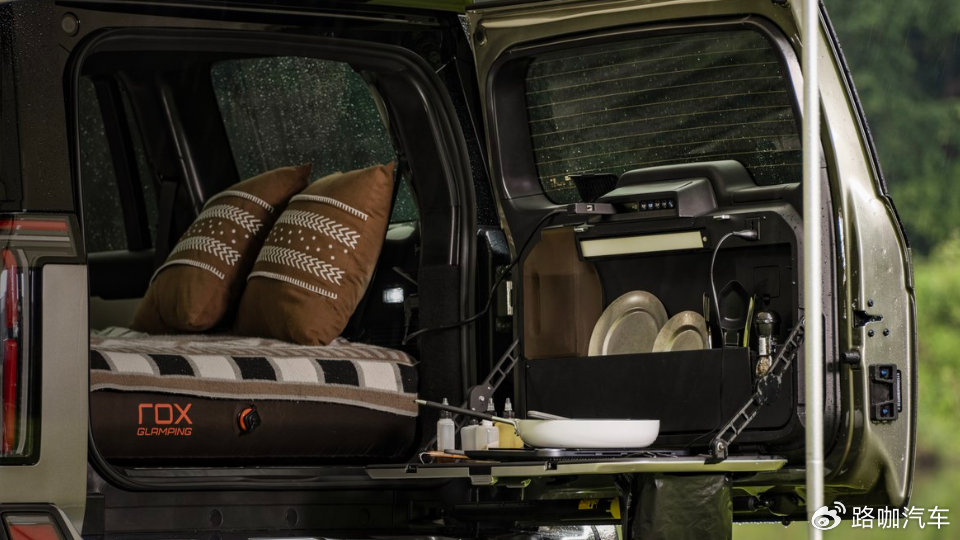 沙发彩电过时了，买SUV还得有厨房，极石01会是露营神车？