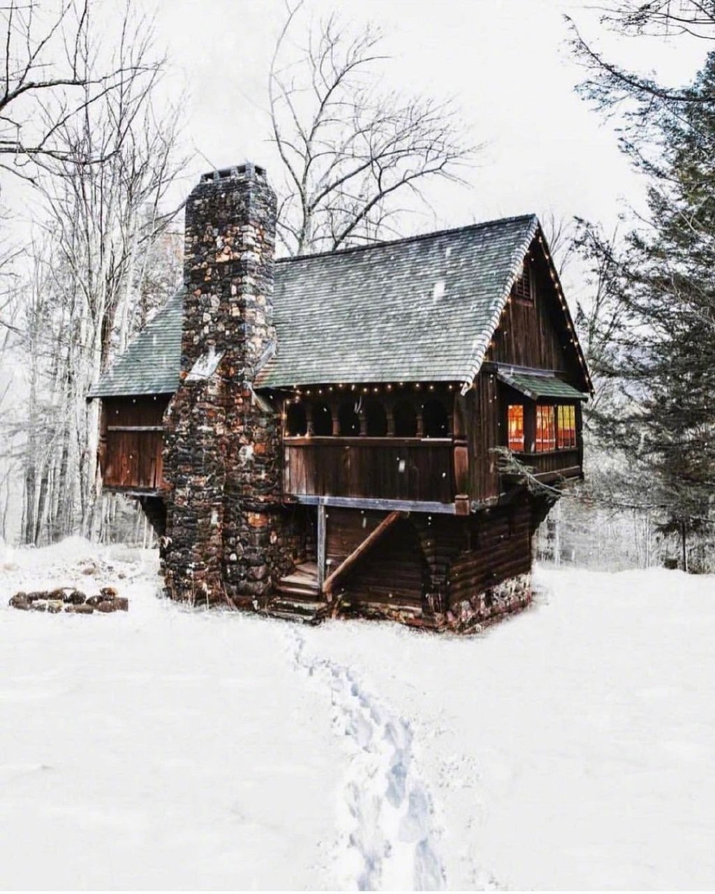 梦想中的雪中小屋温馨而惬意