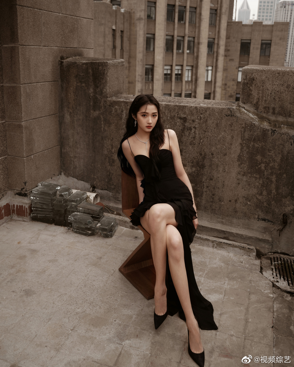 脸小腿长关晓彤的生图yyds礼服尽显大长腿太优越了