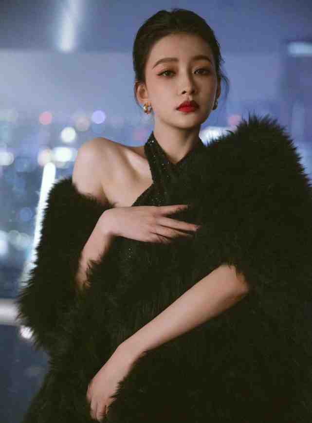 六位女星同穿黑色礼裙现身活动!刘雯赢麻了,周也最让人惊喜休闲区蓝鸢梦想 - Www.slyday.coM 六位女星同穿黑色礼裙现身活动!刘雯赢麻了,周也最让人惊喜休闲区蓝鸢梦想 - Www.slyday.coM