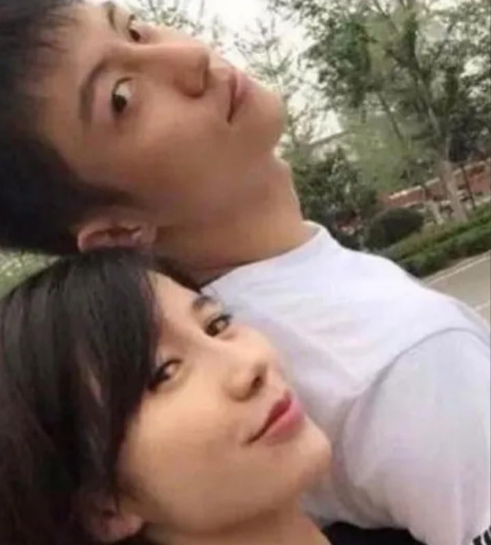 黄景瑜凌晨两点发文!与前妻王雨馨突然和解,前后矛盾真相曝光!|回应|态度|质疑|关系|两人_新浪娱乐_新浪新闻