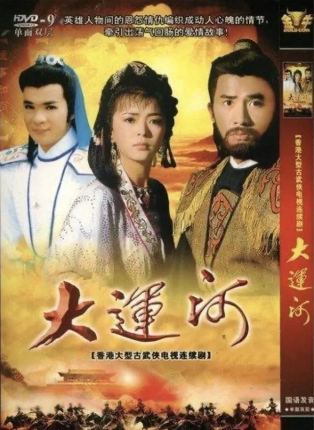 75岁雪妮与老公坐地铁,挥手眯眼逗女孩,笑容慈祥毫无明星架子