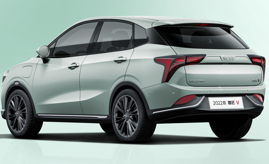 城市代步车怎么选？几何E对比哪吒V，谁更适合？