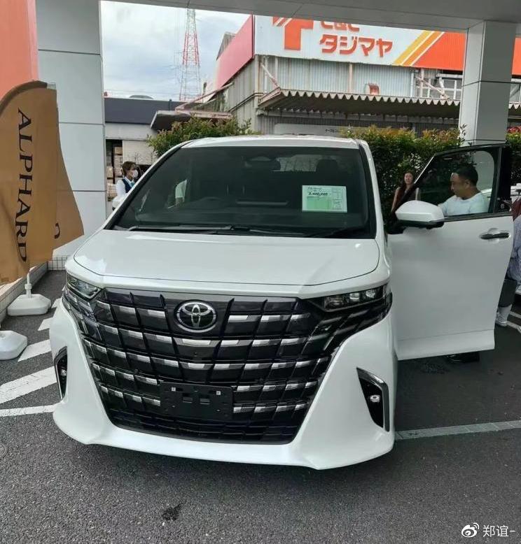 日本网友全新埃尔法提车标配约合人民币32万你啥感受