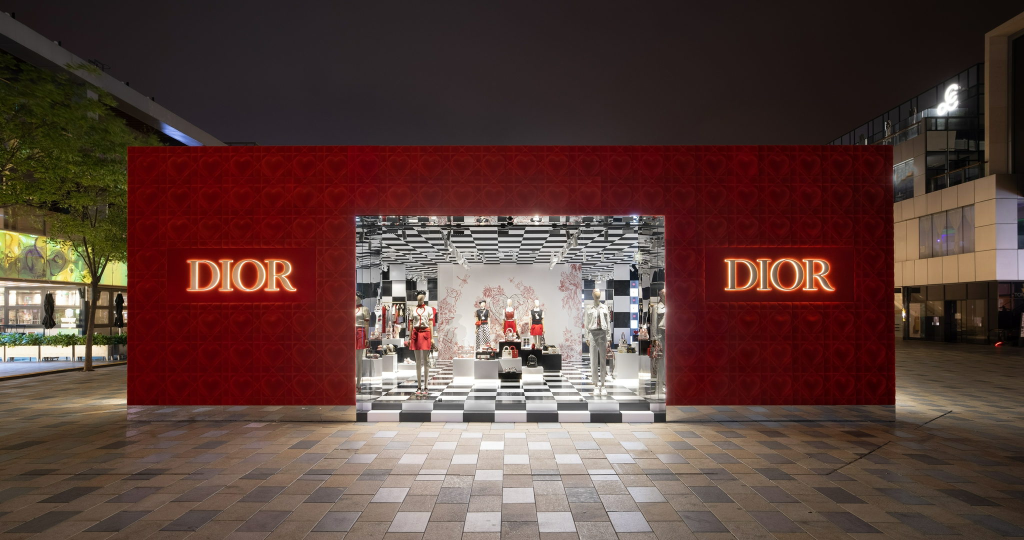 近日, 亮相@dior迪奥 北京三里屯限时精品店