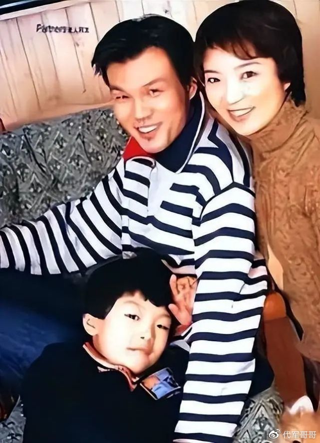 他曾是红极一时的主持人,因一句话断送前途,如今58岁病魔缠身|李彬|高志伟|李黎_新浪新闻