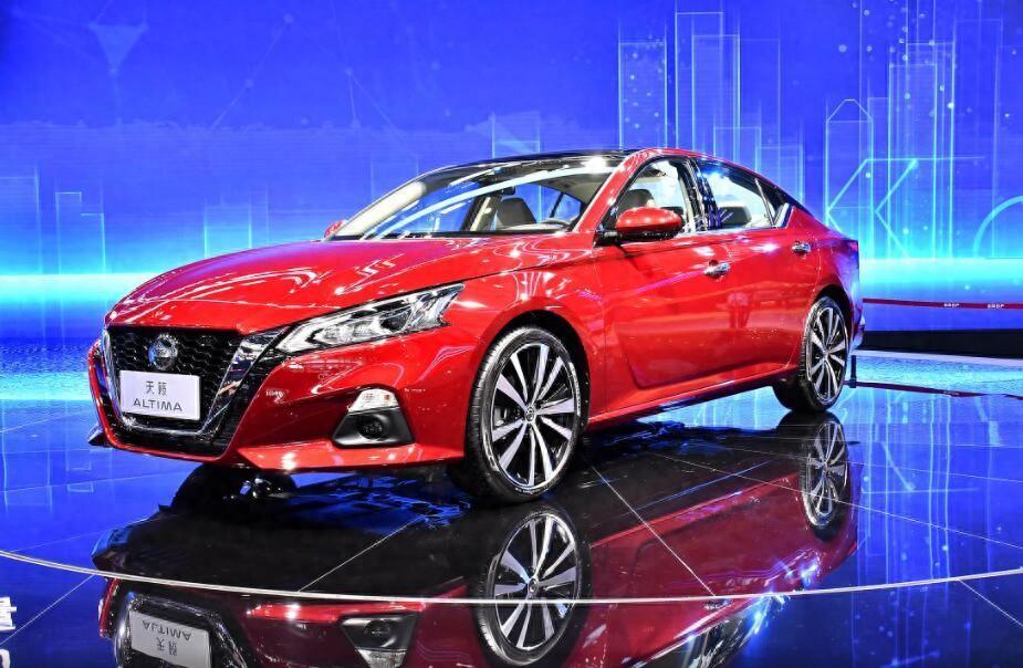 新款日产天籁有动静了cvt换装9at标配20英寸轮毂造型更动感