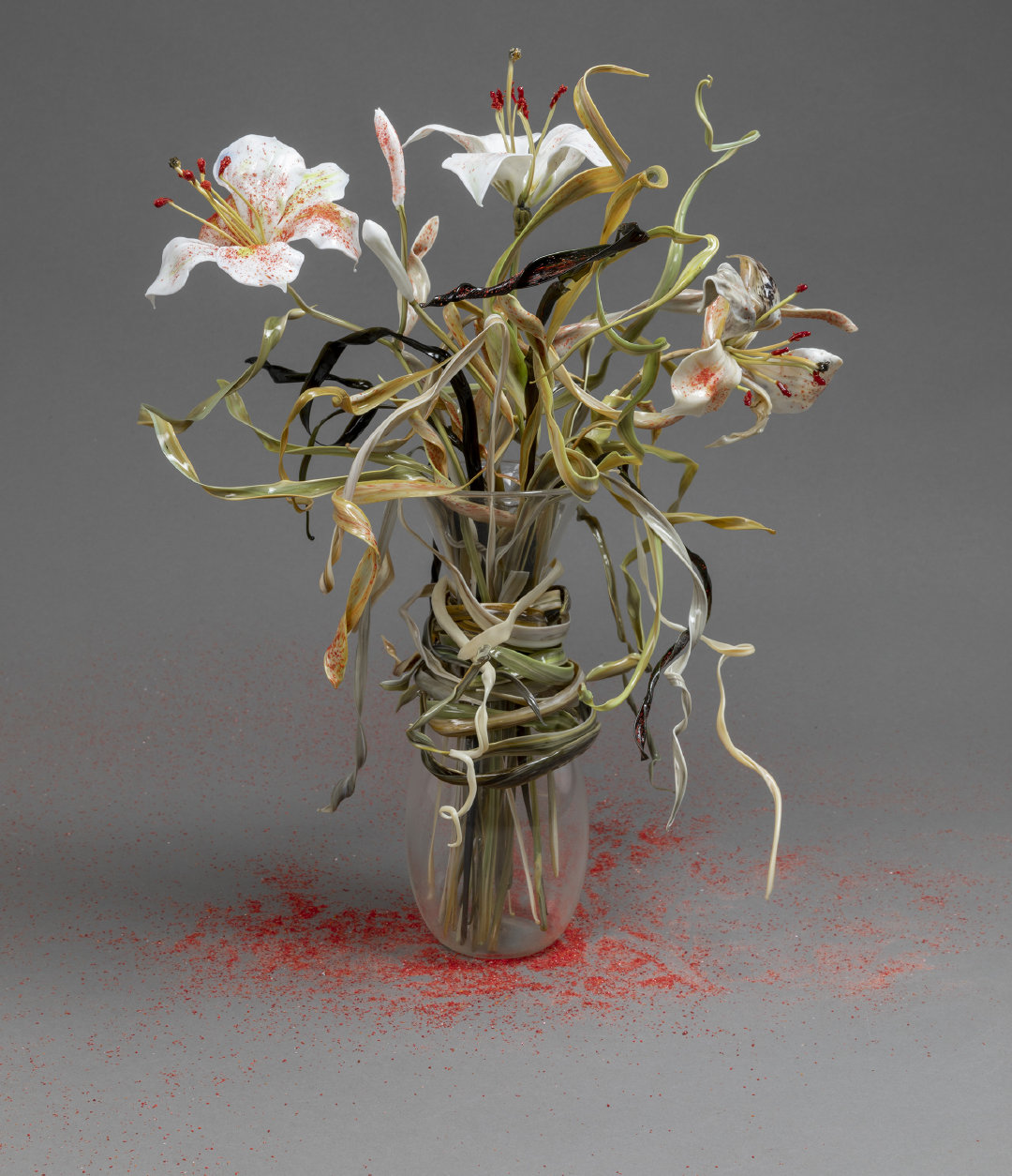 艺术家lillatabasso用玻璃雕刻出的枯萎花朵