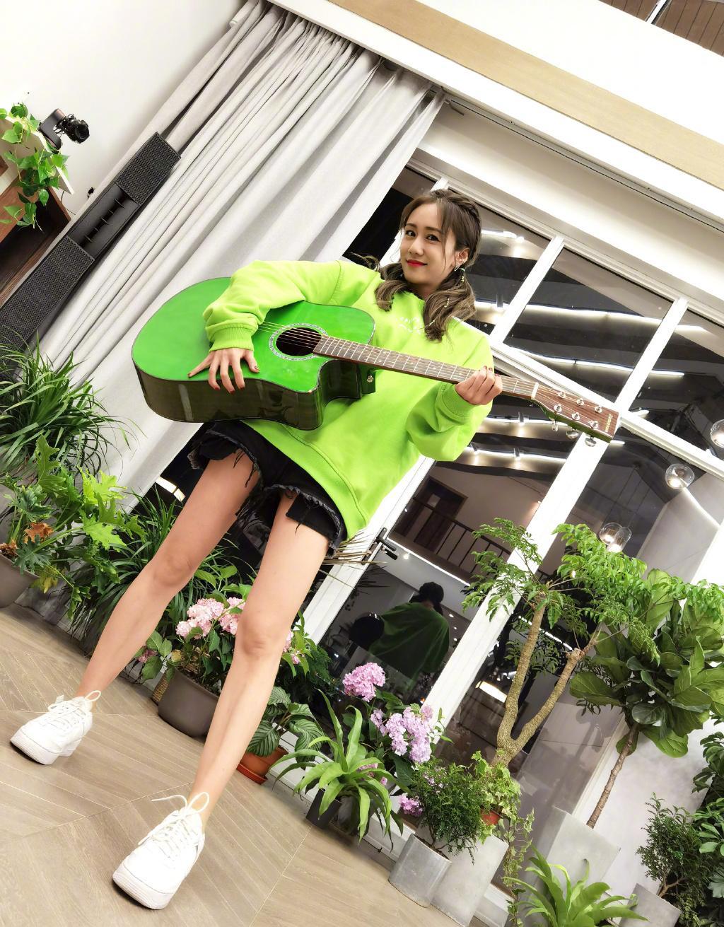 刘芸也太高调了,穿不规则短裙秀“漫画腿”,连口罩都是亮晶晶的休闲区蓝鸢梦想 - Www.slyday.coM 刘芸也太高调了,穿不规则短裙秀“漫画腿”,连口罩都是亮晶晶的休闲区蓝鸢梦想 - Www.slyday.coM