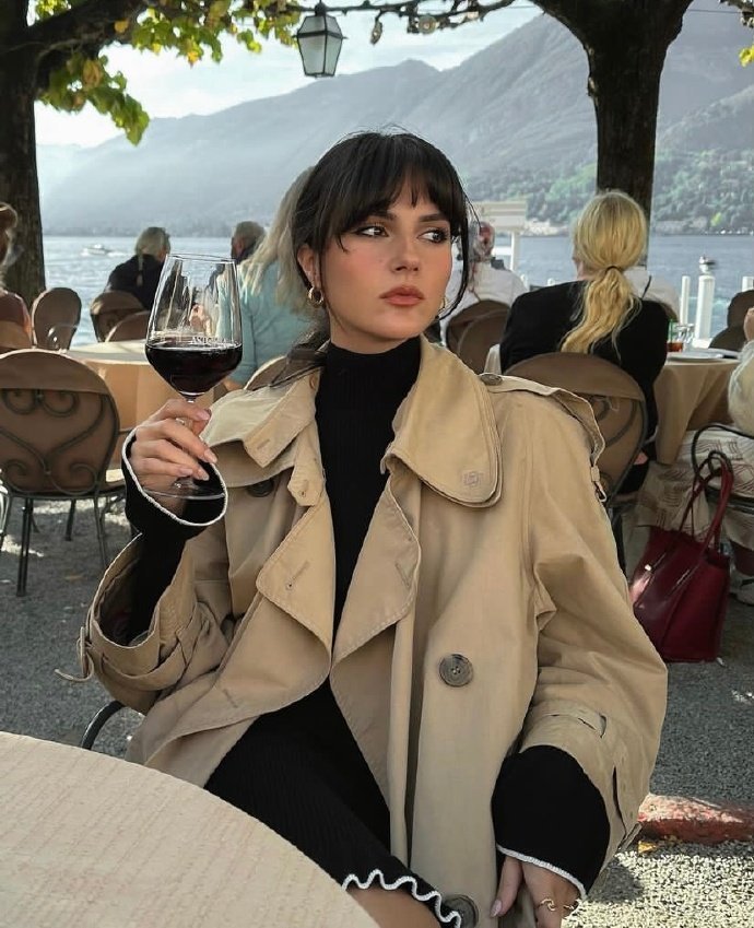 一组意大利美女博主paolacossentino简约气质穿搭合集