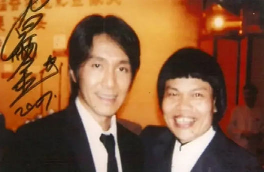 金牌配角八两金携儿子忙捞金,父子搭档做网红,26岁儿子高大秀气休闲区蓝鸢梦想 - Www.slyday.coM 金牌配角八两金携儿子忙捞金,父子搭档做网红,26岁儿子高大秀气休闲区蓝鸢梦想 - Www.slyday.coM