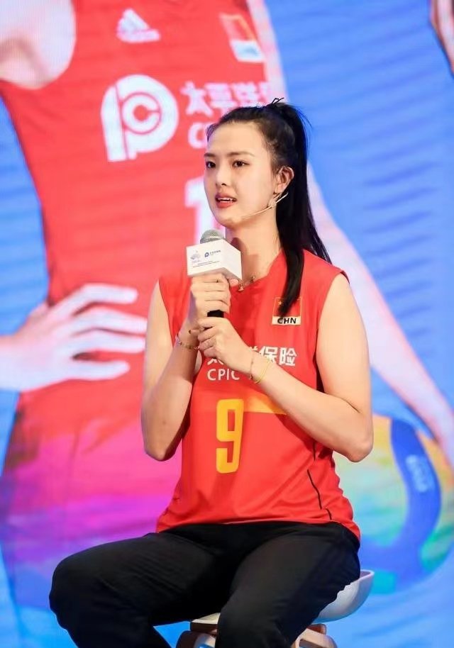 开启留洋回归赛场?张常宁回女排道路未被堵死,自信心不足成软肋