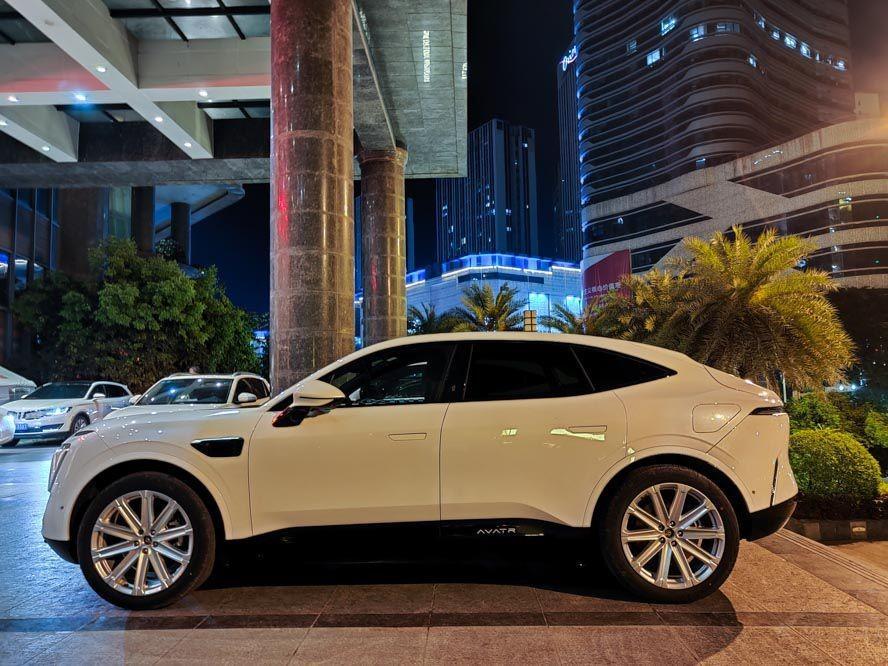 奔腾T99和阿维塔11深度对比：这两台车谁更值得买？