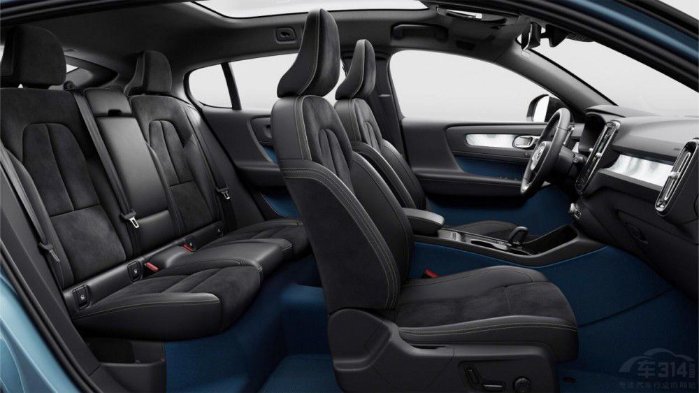 拼配置比动力，沃尔沃C40对比大众ID.4 CROZZ，谁更值得买？