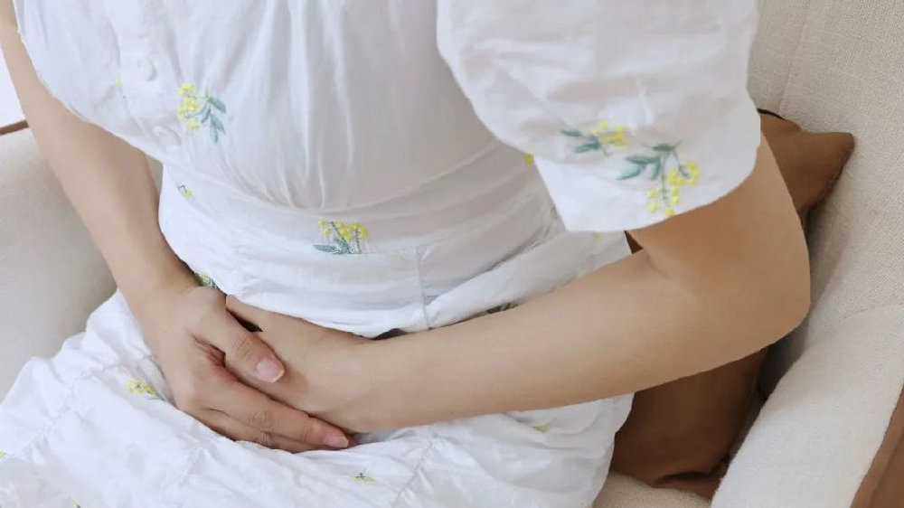 绝经后的女性,身体会有哪些变化?这3个症状表现比较明显|雌激素|女性|骨质疏松症_新浪新闻